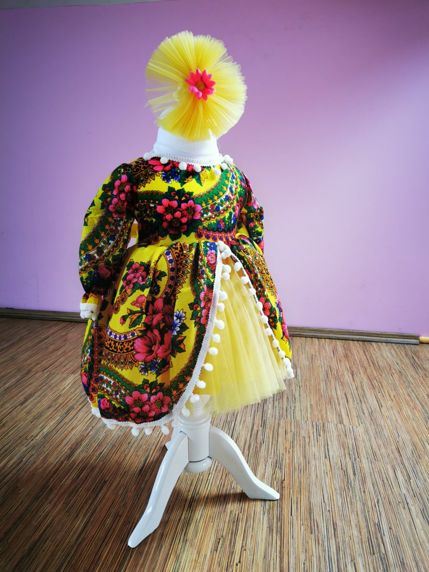 rochie traditionala galbena3