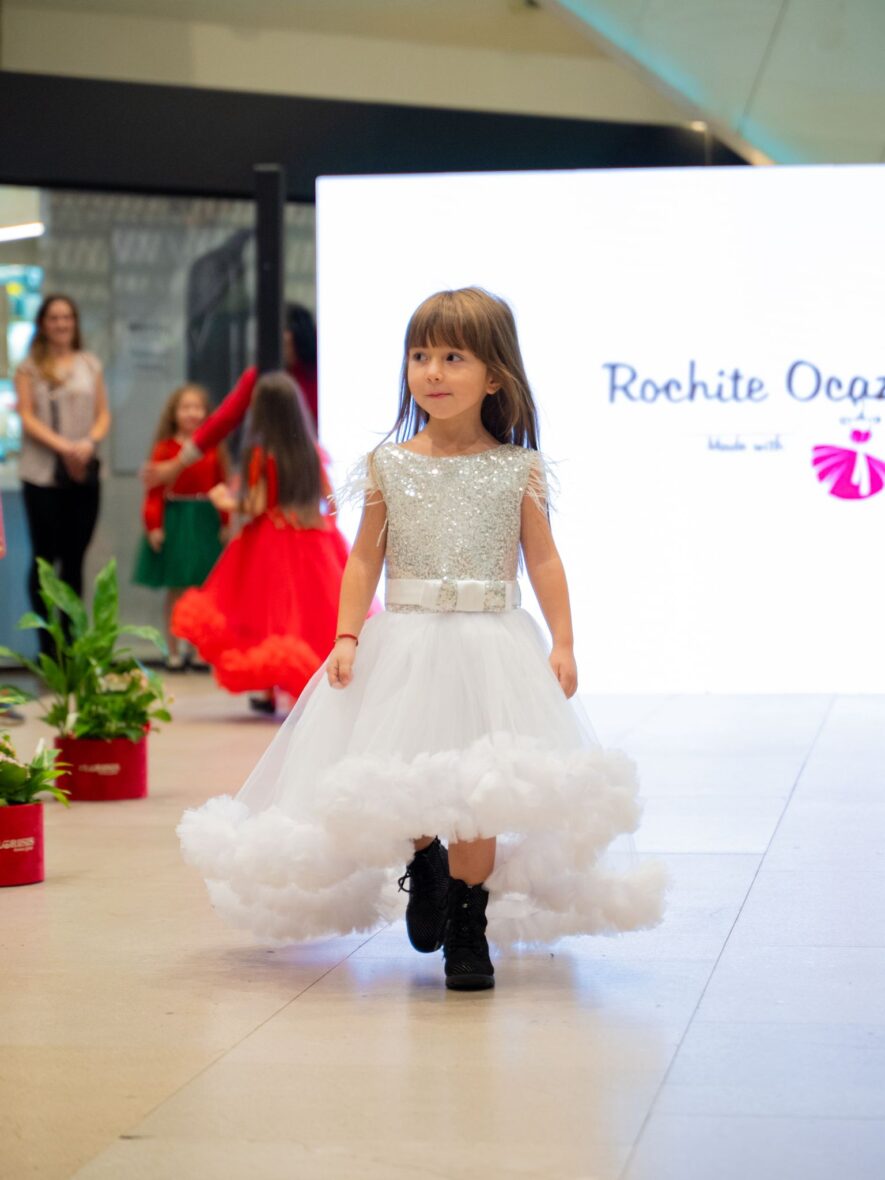 rochita ocazie sclipici lunga cu trena 3
