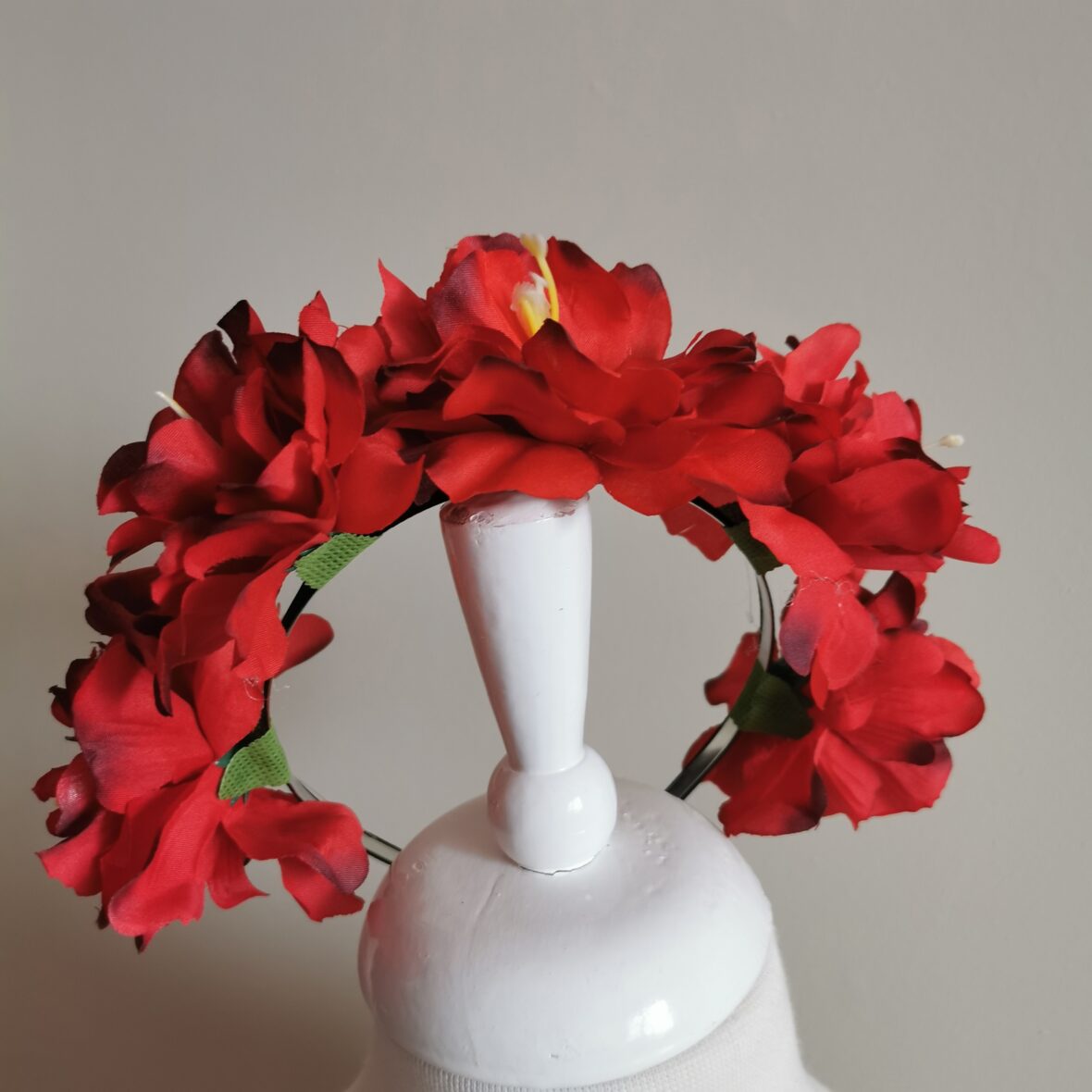 Coronita flori rosie 2