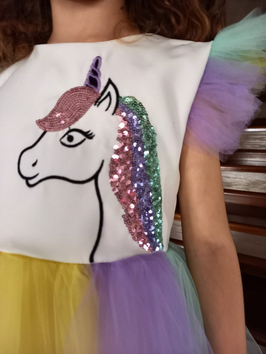Rochita unicorn detaliu