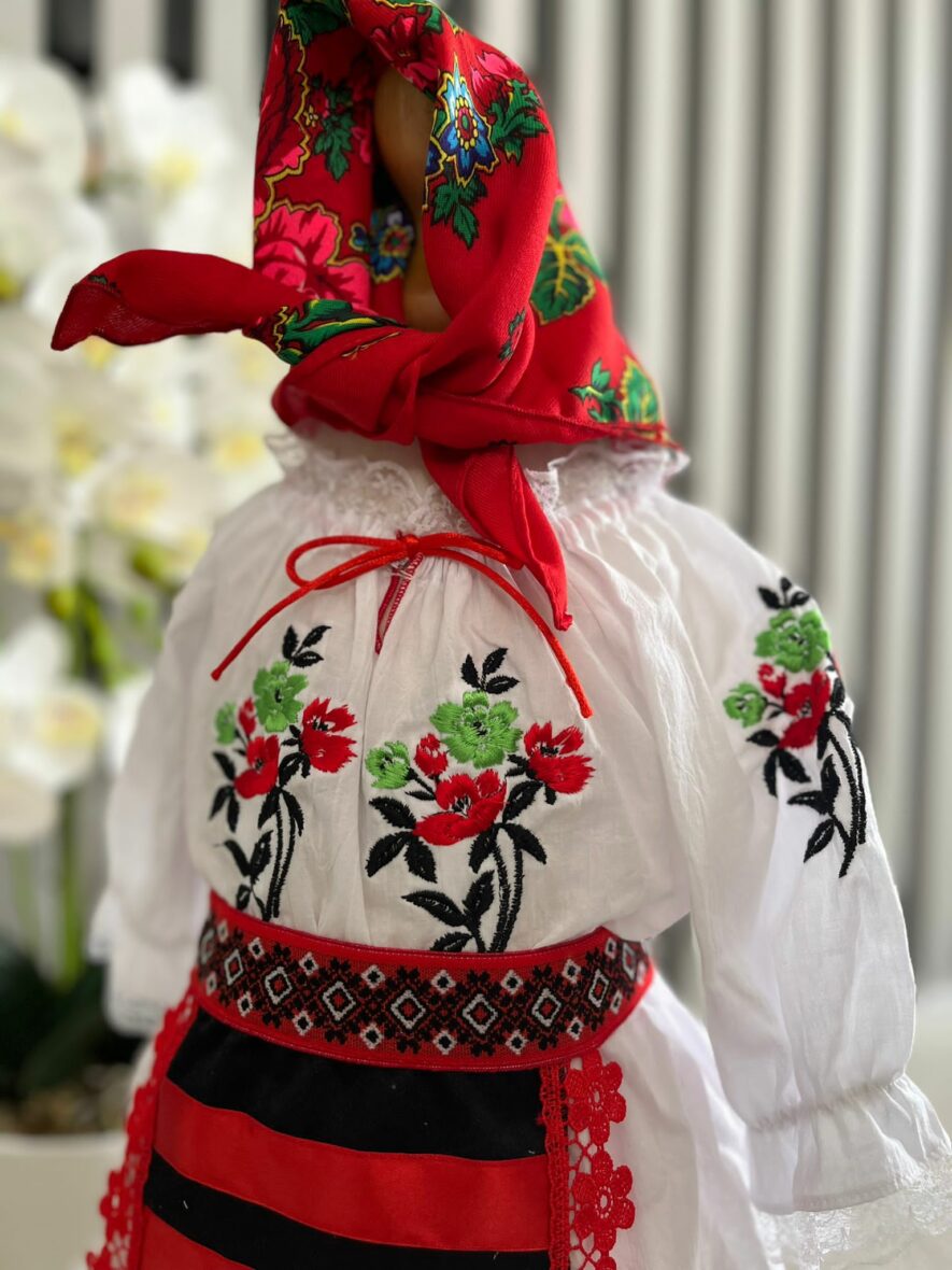 Costum traditional botez fete rosu3
