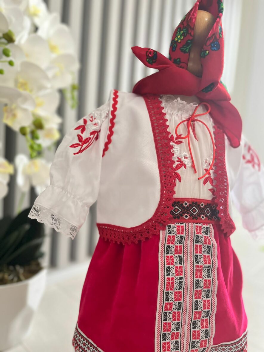Costum traditional botez rosu2