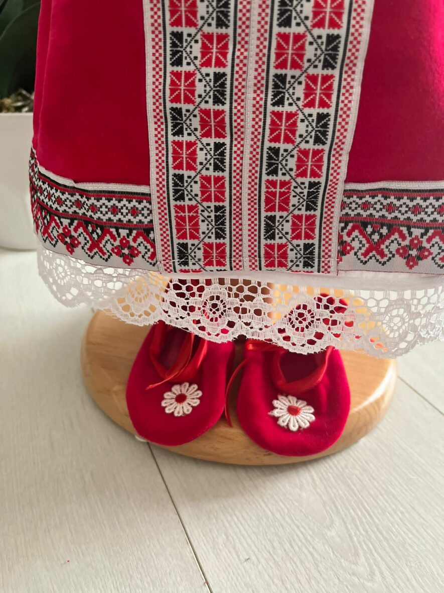 Costum traditional botez rosu4