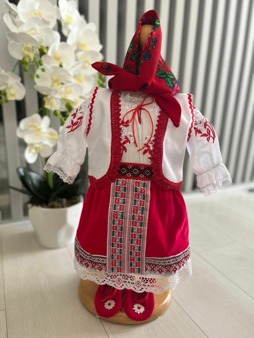 Costum traditional botez rosu5