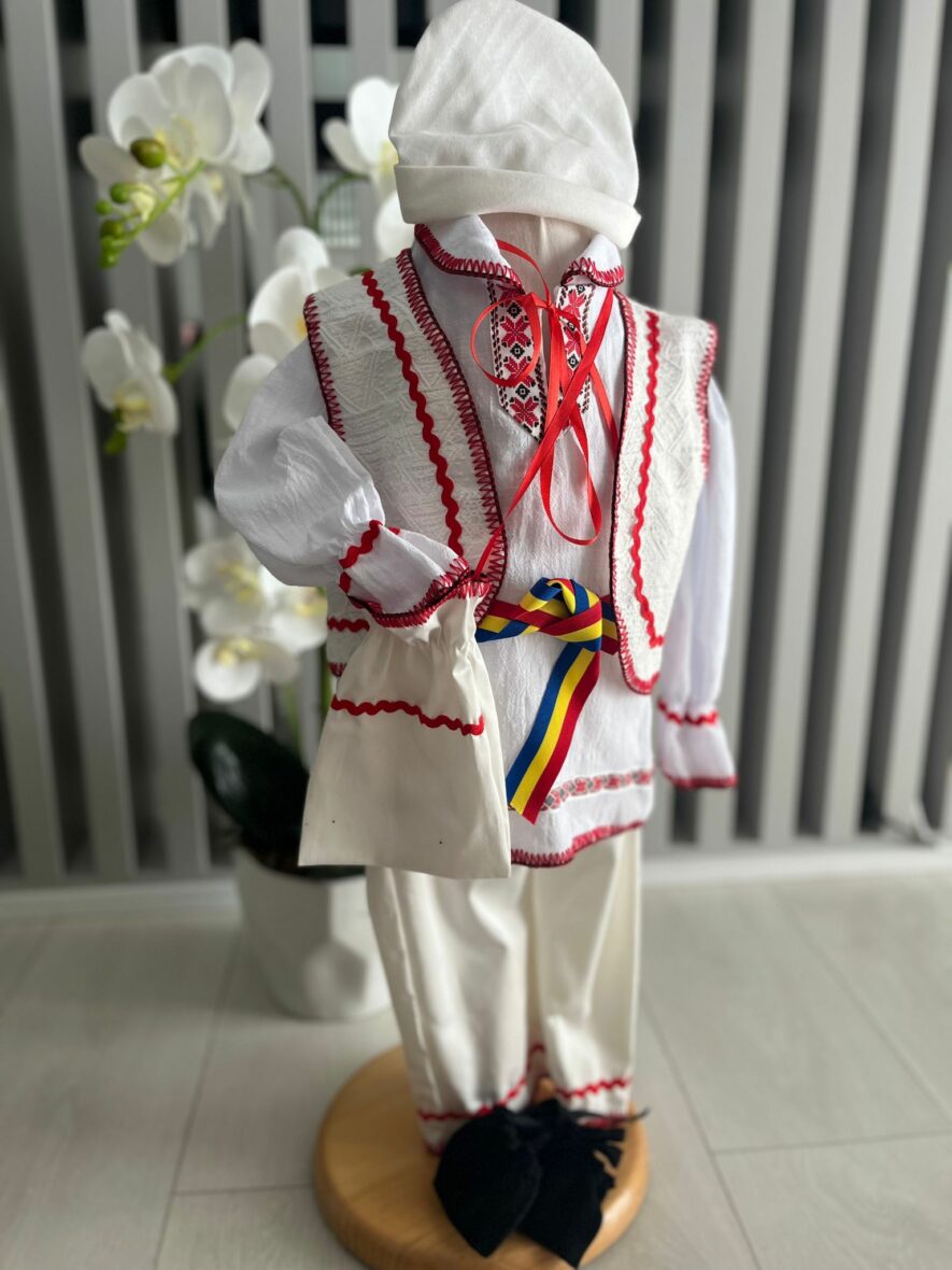 Costum traditional botez baiat rosu5
