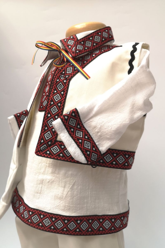 Costum traditional botez baiat rosu8