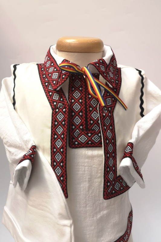 Costum traditional botez baiat rosu9