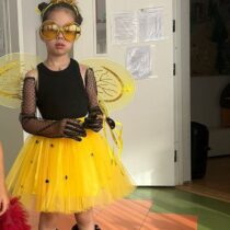 fusta galbena fete albinuta