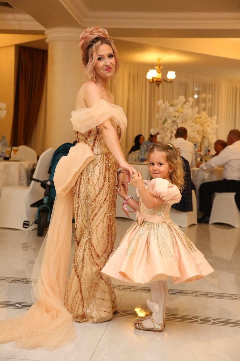 Rochita Fetita Barbie Scurta cu Sclipici Crem