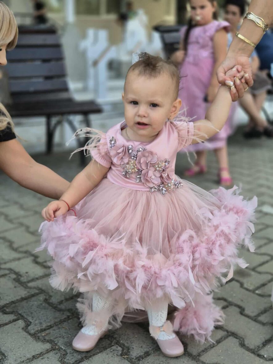 rochita ocazie fete cu pene