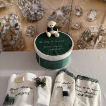 Trusou Botez Băieți Catifea Verde cu Lumanare Ursuleț și Costum de Print