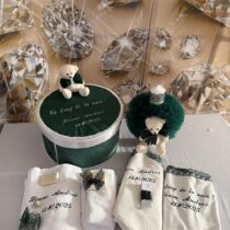 Trusou Botez Băieți Catifea Verde cu Lumanare Ursuleț și Costum de Print