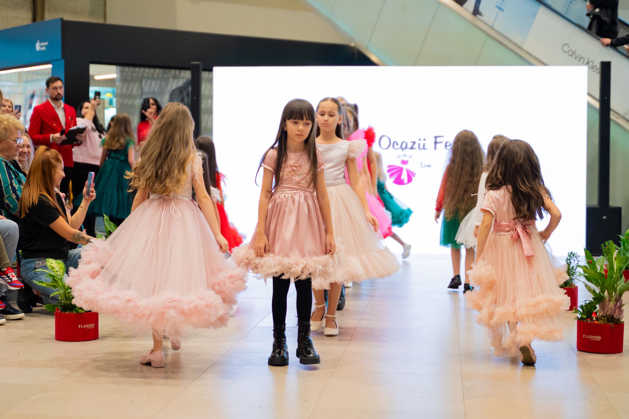 rochite ocazii fetite