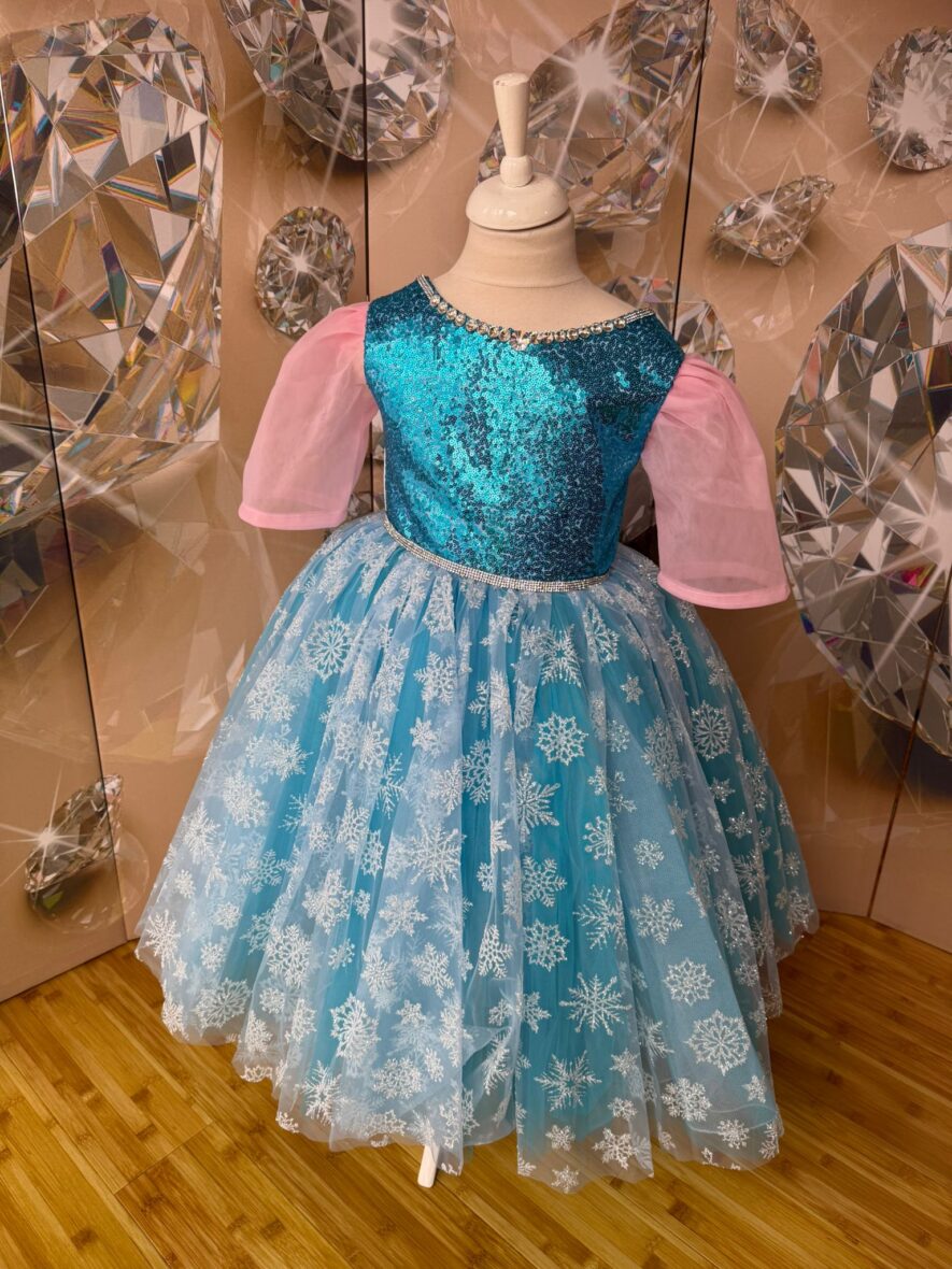 rochita Elsa Fete Manecii roz
