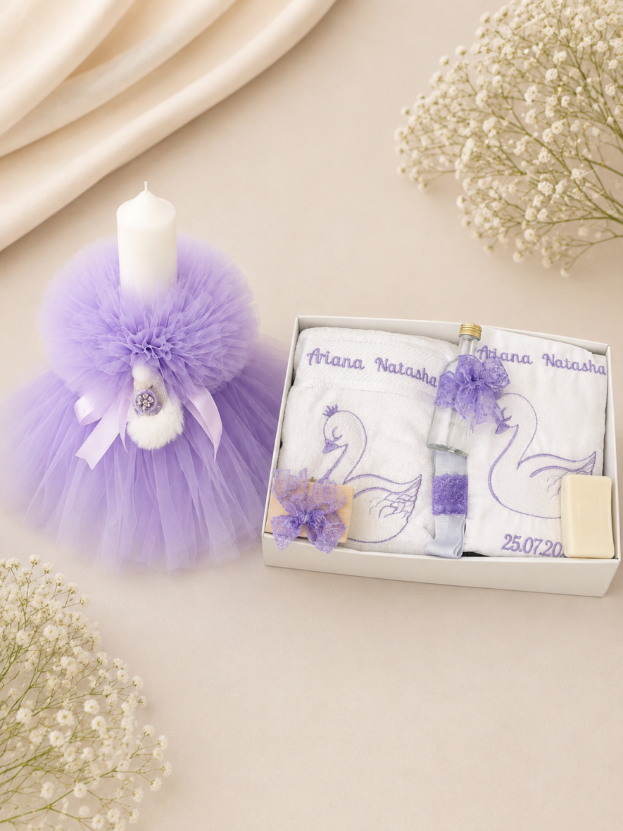 Trusou de Botez Personalizat cu Lebădă Lila cu Lumanare