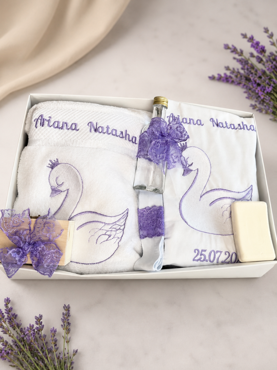 Trusou de botez personalizat cu Lebădă Lila